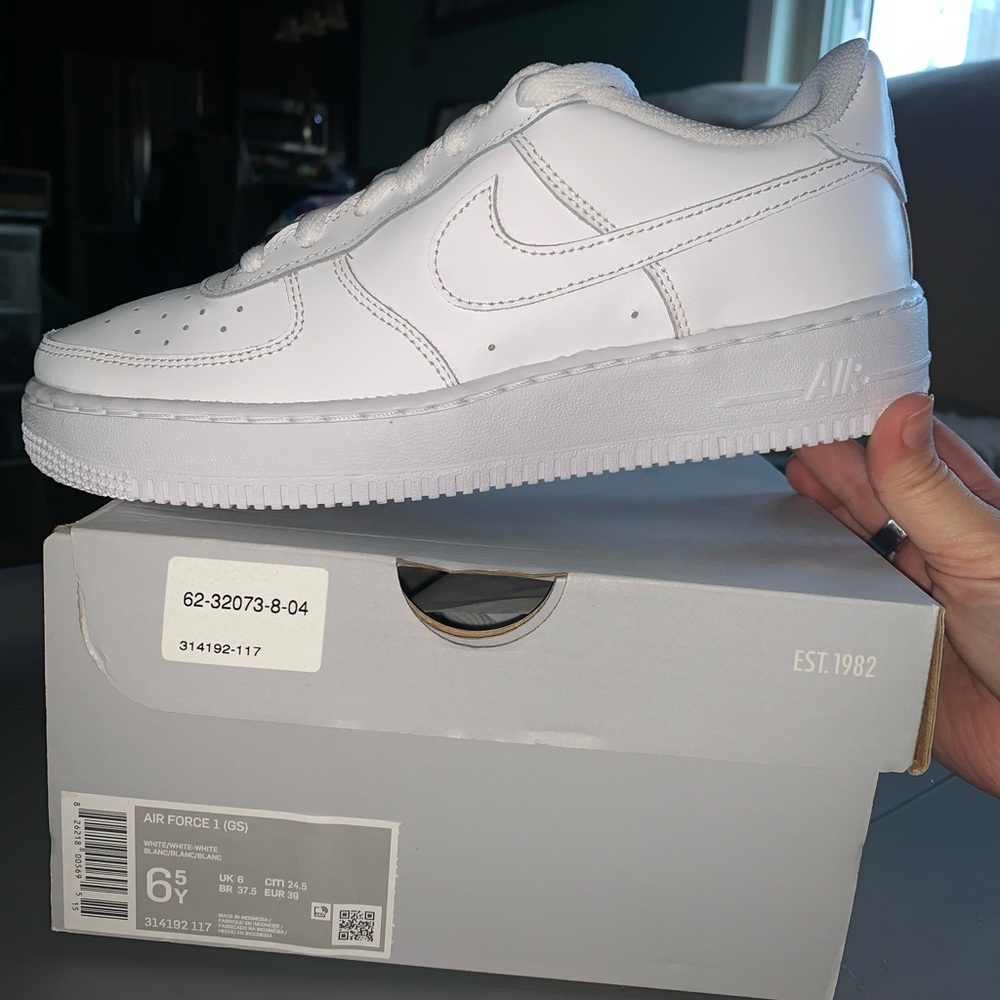 Nike Air Force 1 Low Top Size 6.5 Youth